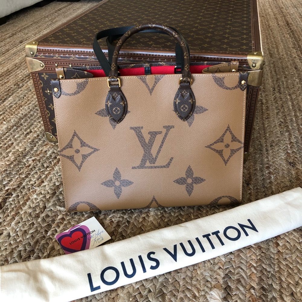 Like new LOUIS VUITTON ONTHEGO MM reverse bag